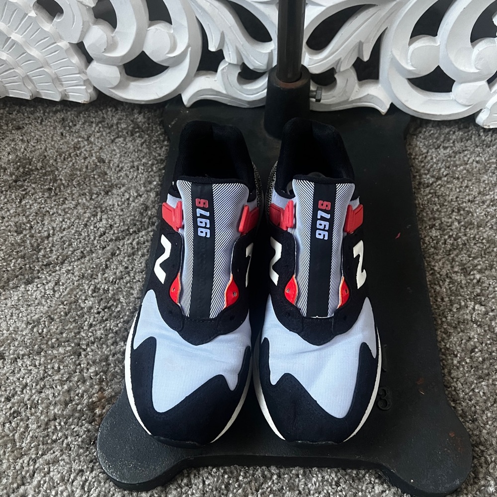 New Balance | Black, periwinkle and pink  Sneakers size 8.5
